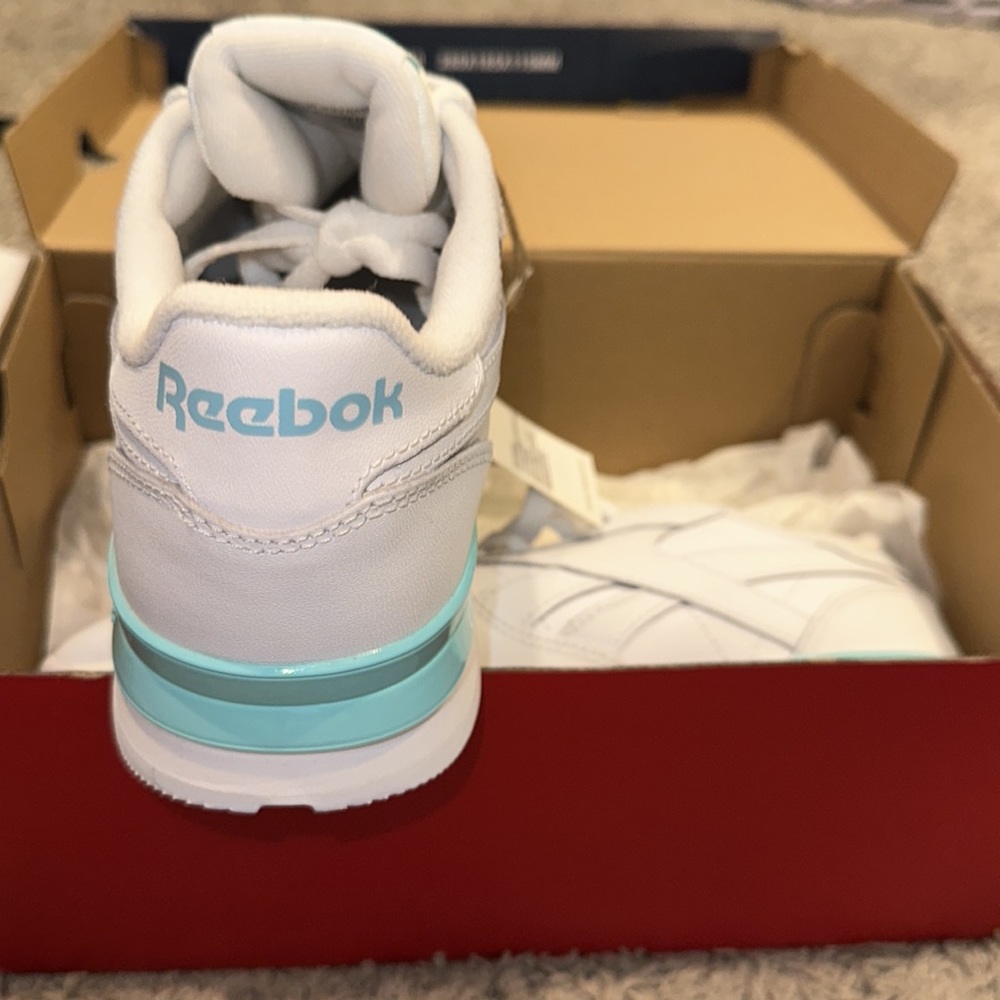 Women’s Reebok - Picture 4 of 5